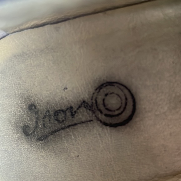 Shoes - Picture 6 of 9